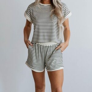 White Stripe Contrast Edge Tee and‎ Shorts Set